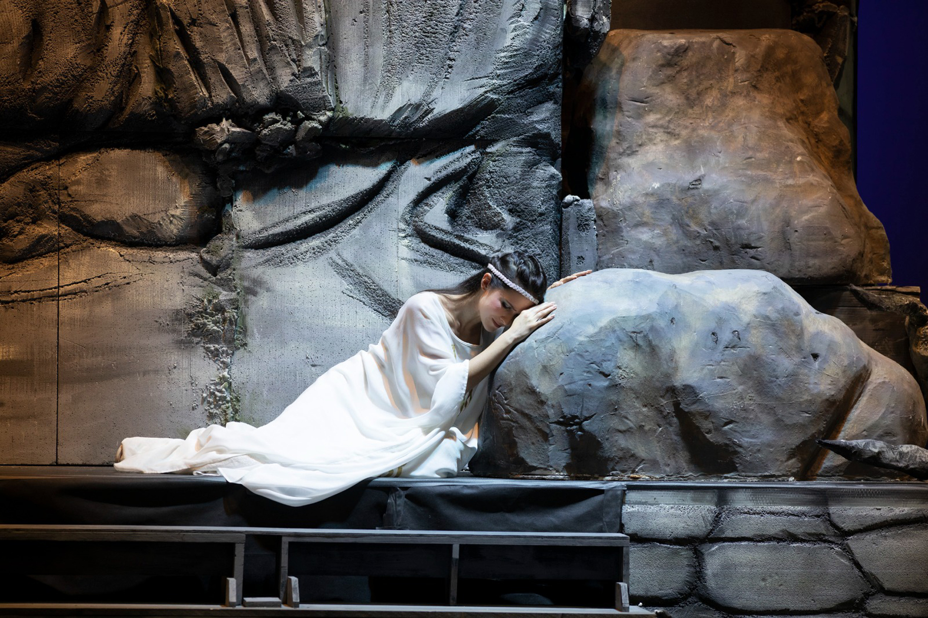 Il soprano Yulia Merkudinova nella rappresentazione operistica "Norma".